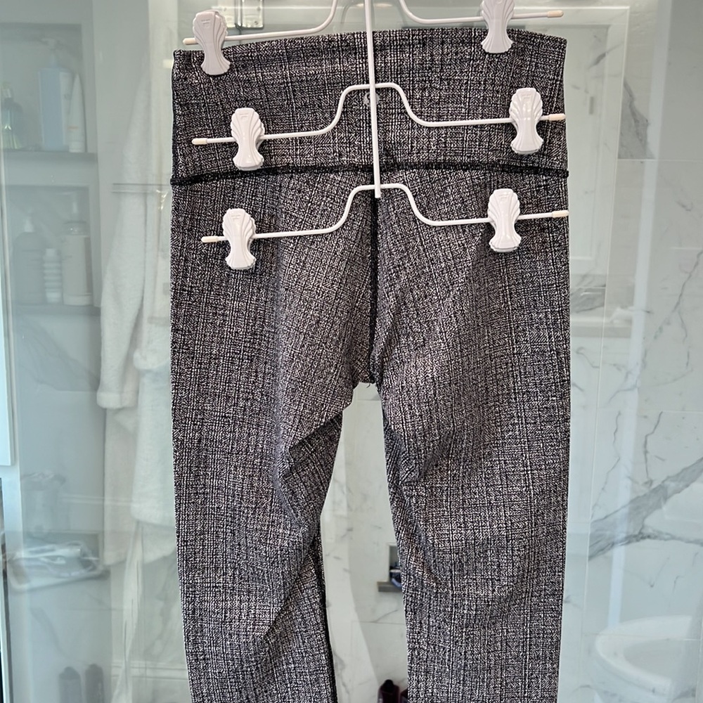 Lululemon Wunder Under Leggings 8 - Picture 4 of 4